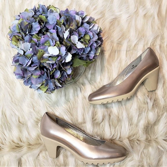 NIB Hogan Silver Leather Rubberized Heel Pump - Picture 6 of 10